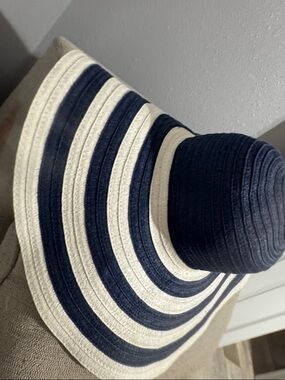 Vera Bradley Navy and Cream Wide Brim Straw Sun Hat